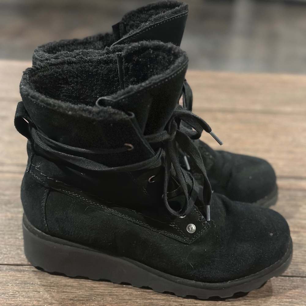 Bearpaw Krista Black Suede Sheepskin Wool Lined Lace Up Wedge Boots Sz 7